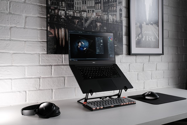 1757649851592479.jpg laptop-6332543_640.jpg